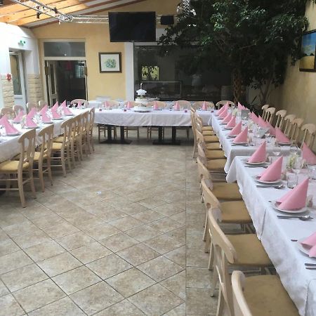 Weinhotel Kirchenwirt Gols Buitenkant foto
