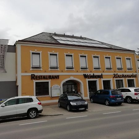 Weinhotel Kirchenwirt Gols Buitenkant foto