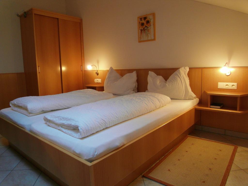 Weinhotel Kirchenwirt Gols Kamer foto