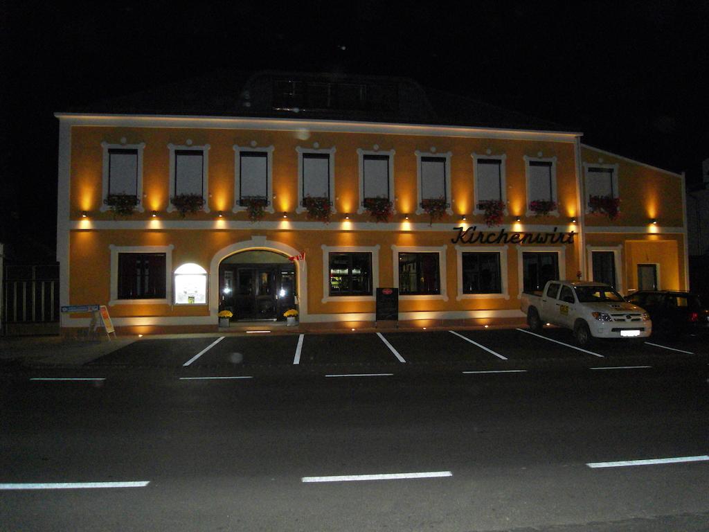 Weinhotel Kirchenwirt Gols Buitenkant foto