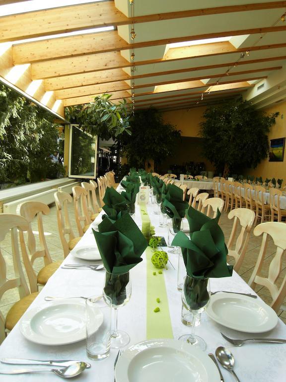 Weinhotel Kirchenwirt Gols Buitenkant foto