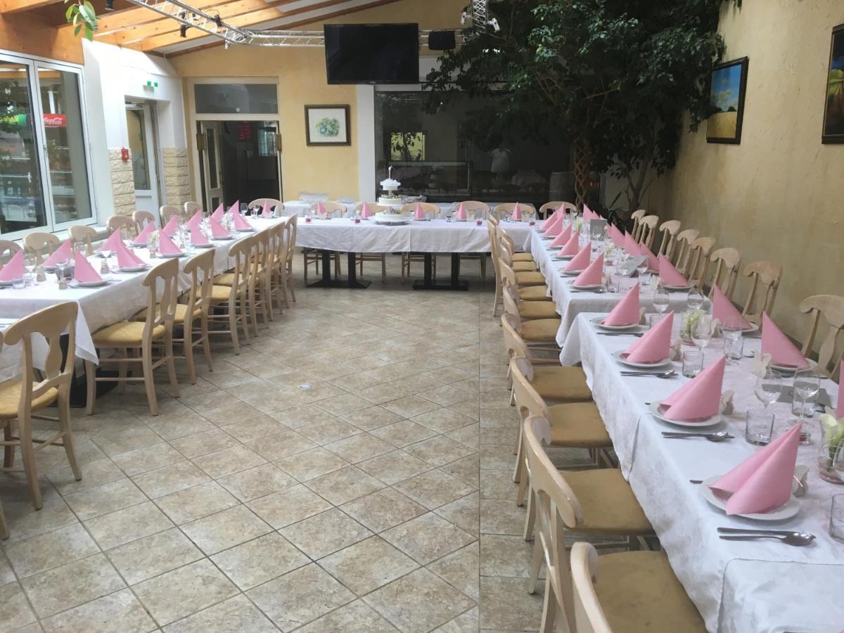 Weinhotel Kirchenwirt Gols Buitenkant foto