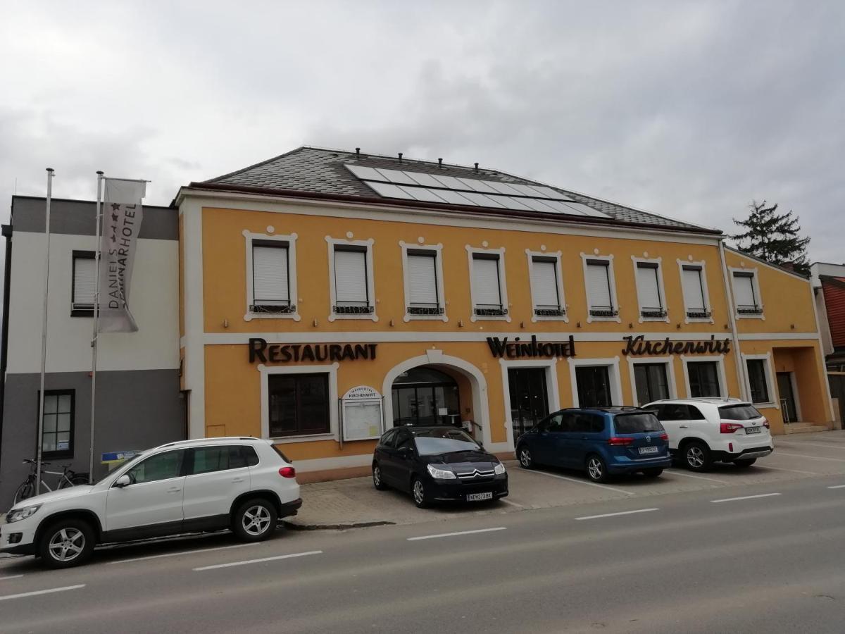 Weinhotel Kirchenwirt Gols Buitenkant foto